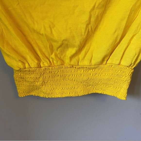 ✨3/$20✨ Urban Heritage Women’s Yellow Short Sleeve Top - Picture 5 of 7